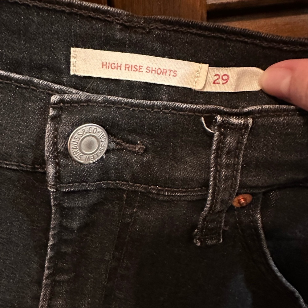 LEVI’S SHORTS - Picture 3 of 3